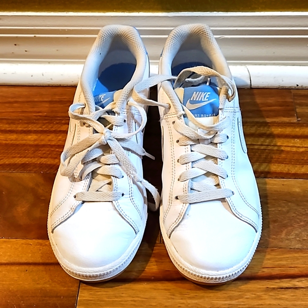 Nike Court Royale - Size 7
